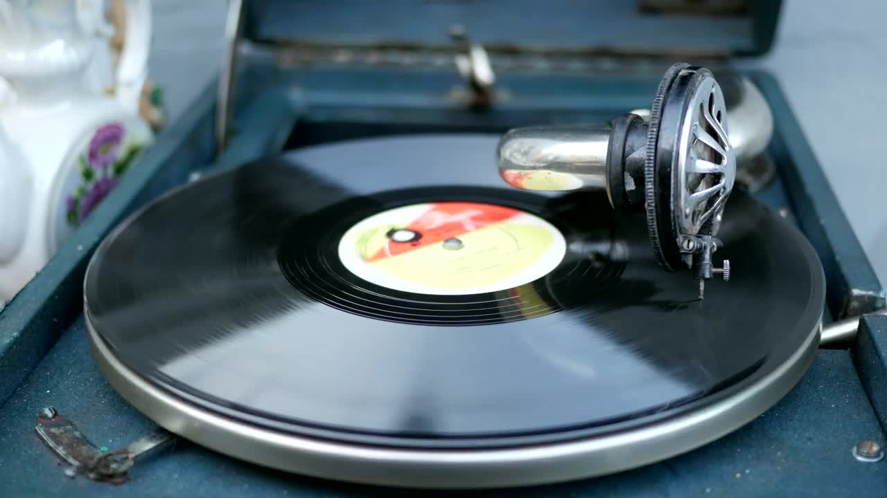 Video Stock Record Spinning On An Old Turntable Live Wallpaper Free