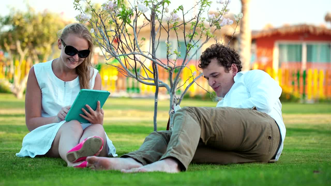 Free Stock Video Relaxing Outside In The Breeze Live Wallpaper