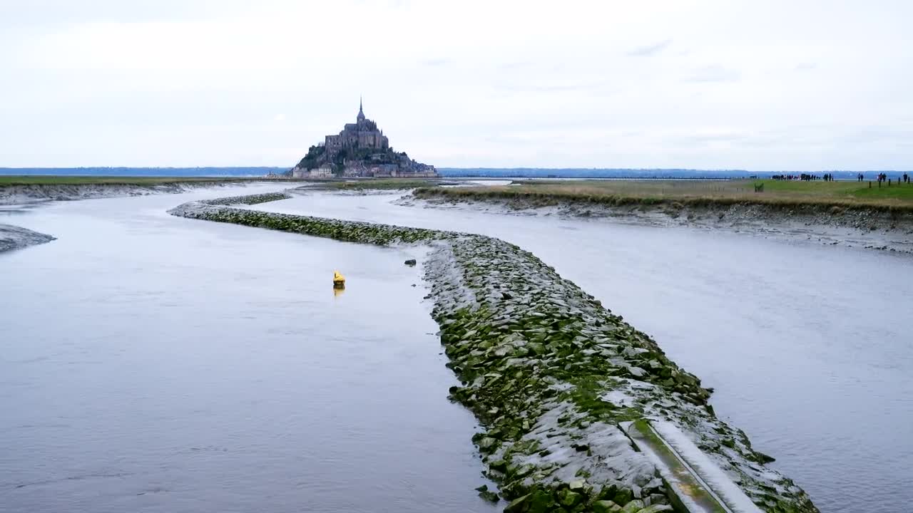 Free Stock Video River Landscape With A Castle In The Distance Live Wallpaper