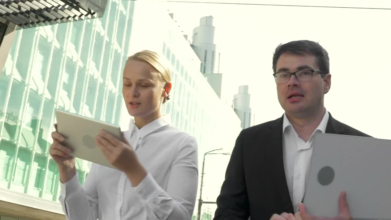 Free Stock Video Rushing To A Meeting Live Wallpaper