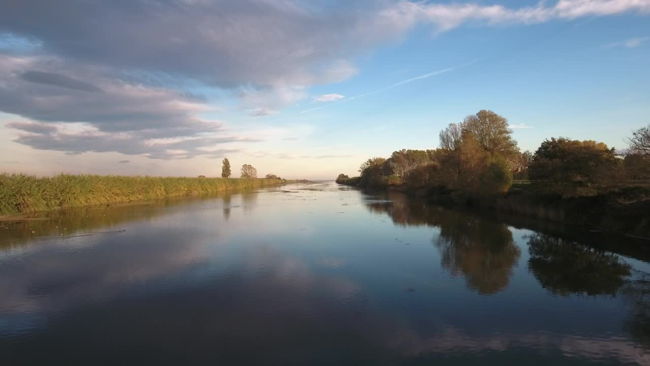 Free Stock Video Sailing A Quiet River In Autumn Live Wallpaper