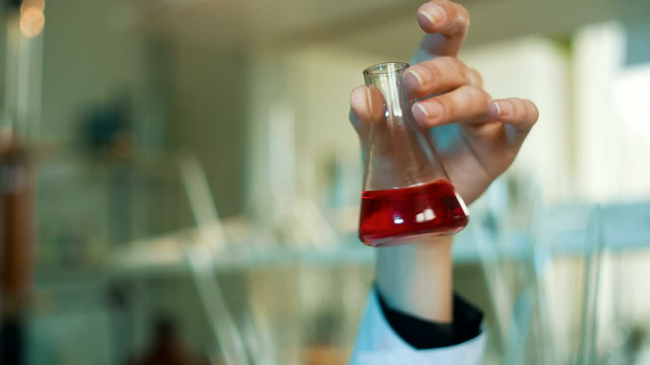 Free Stock Video Scientist Shaking A Conical Flask In The Laboratory Live Wallpaper
