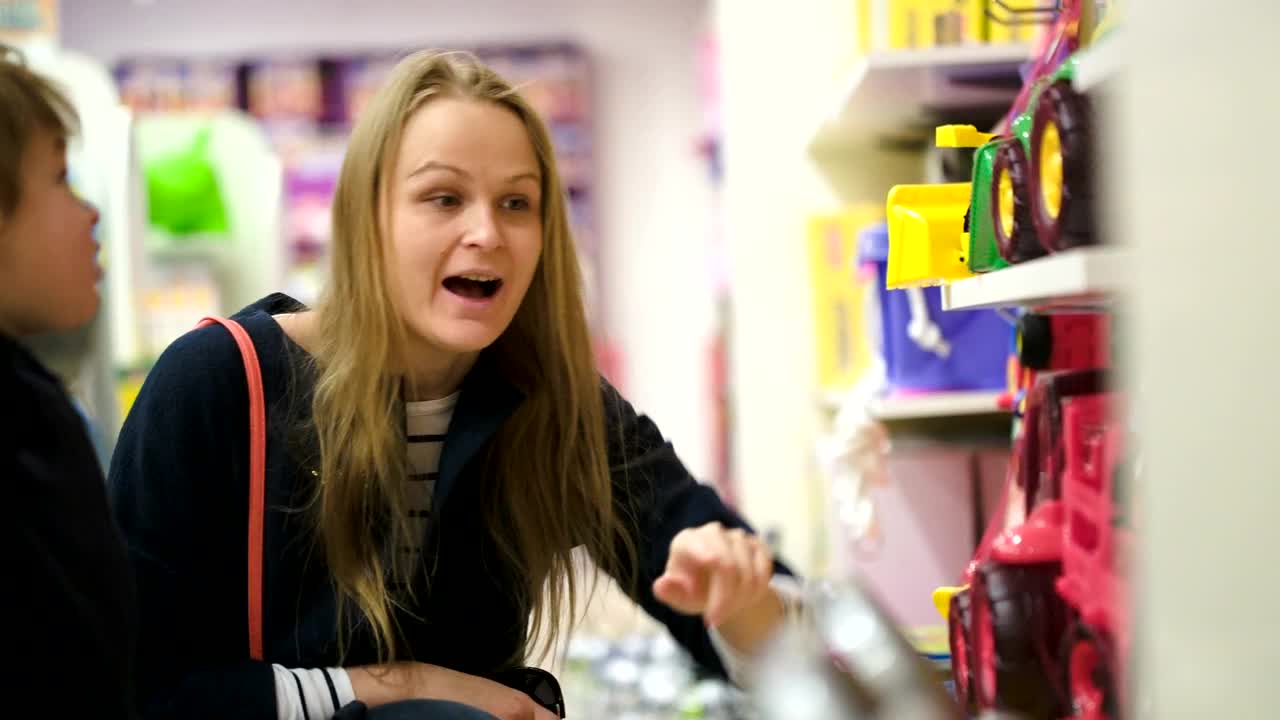 Free Stock Video Shopping For A New Toy Live Wallpaper