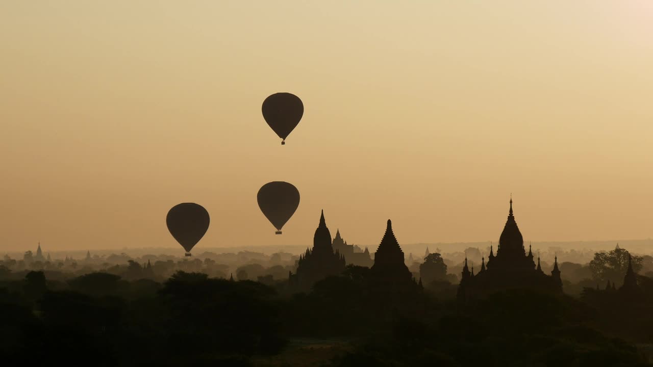 Free Stock Video Silhouette Of Balloons Over A City Live Wallpaper