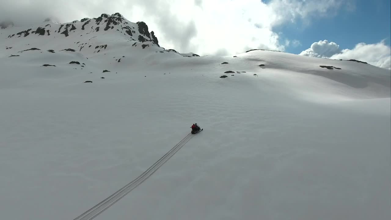 Free Video Stock Snow Vehicle Going Up The Snowy Mountain Live Wallpaper