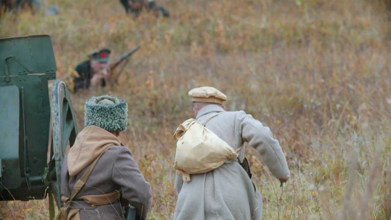 Free Video Stock Soldiers Aiming And Shooting In The Battlefield Live Wallpaper
