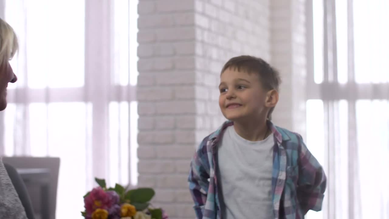 Free Video Stock Son Giving His Happy Mother A Box Live Wallpaper