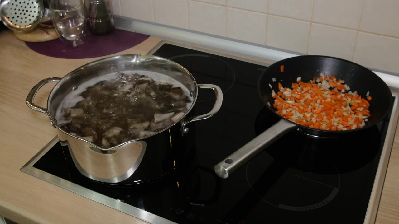 Free Video Stock Soup Boiling On A Stove Live Wallpaper