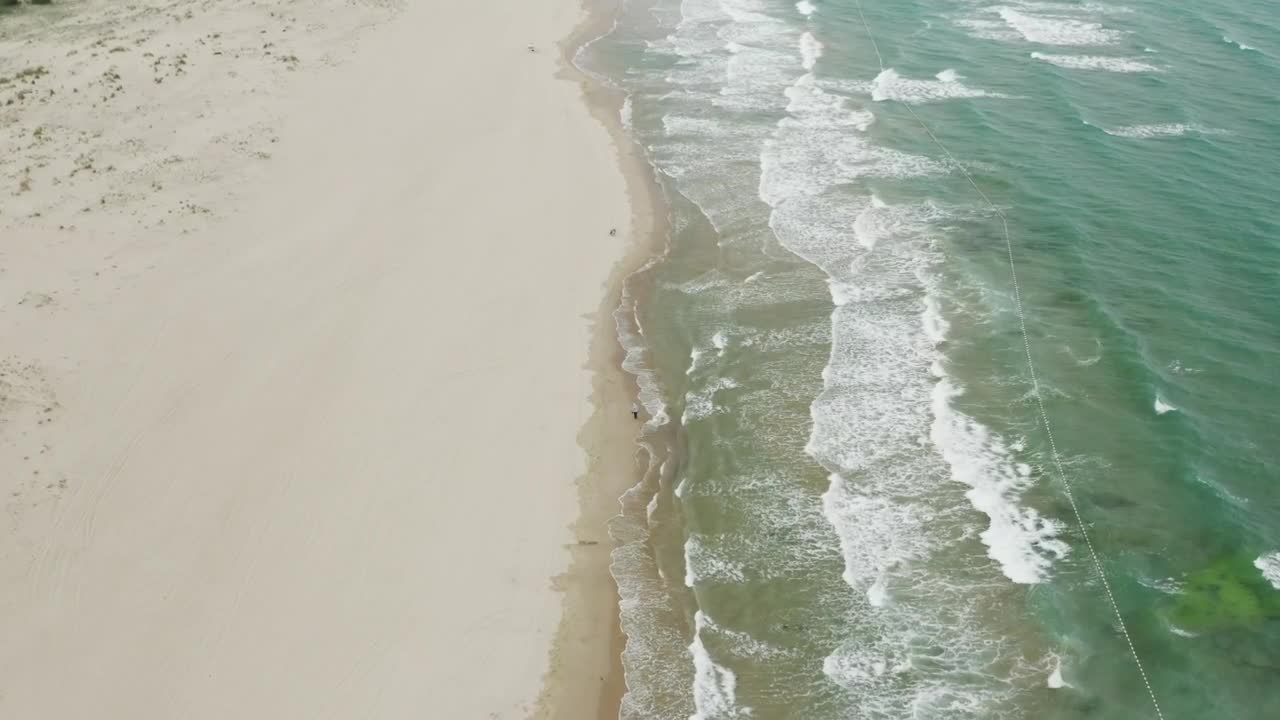 Free Video Stock Strong Waves Breaking On The Beach Live Wallpaper