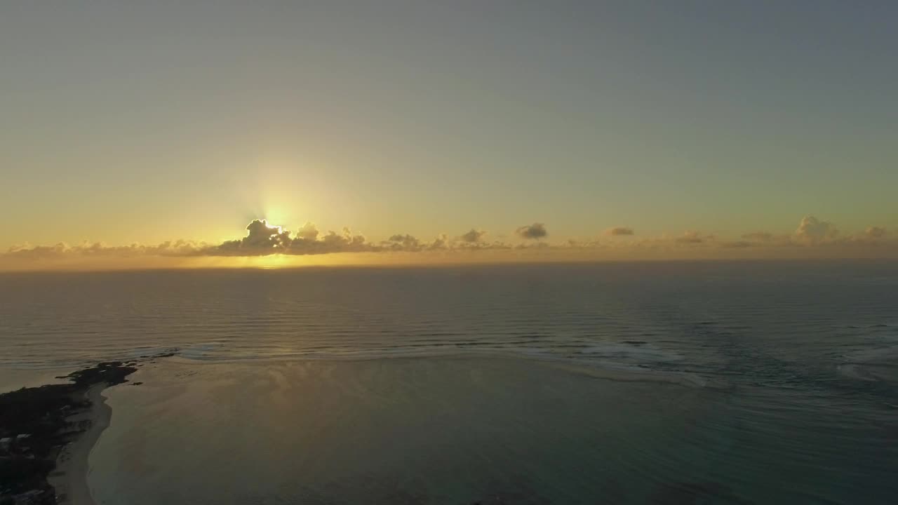 Free Video Stock sunset over the horizon blocked by clouds Live Wallpaper