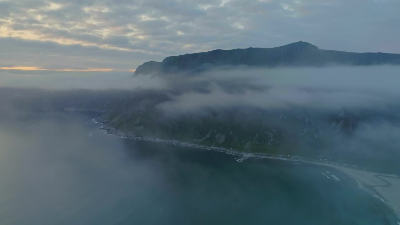 Free Video Stock the beach seen above the clouds Live Wallpaper