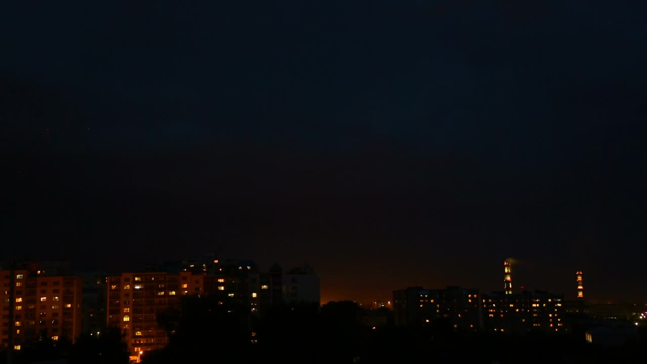 Free Video Stock thunderstorm in the city night Live Wallpaper
