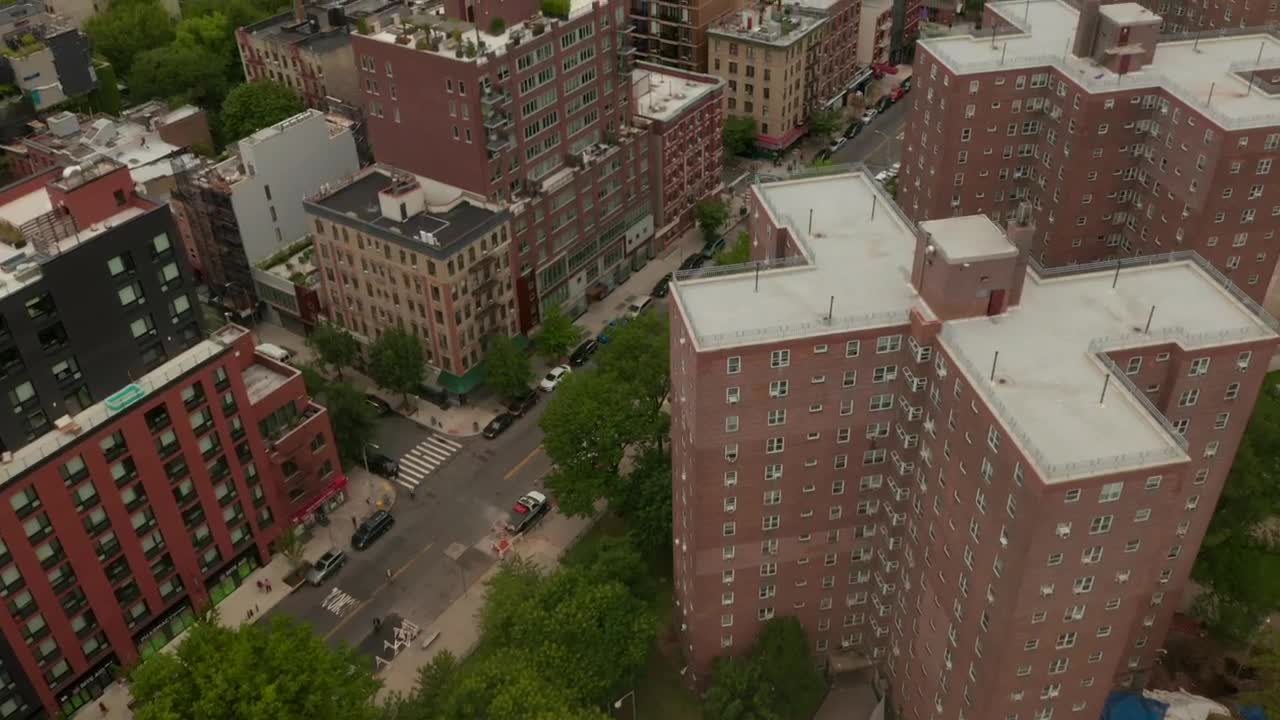 Free Video Stock tilt aerial shot revealing the new york skyline Live Wallpaper