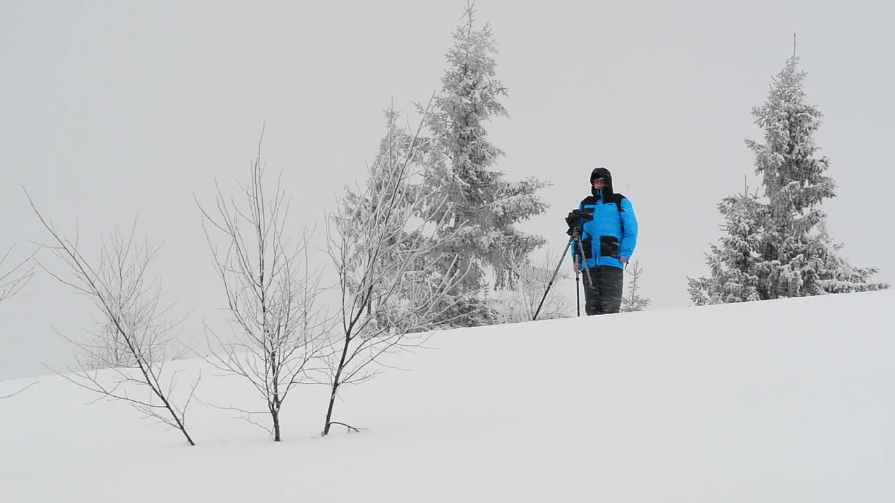 Free Video Stock time lapse of a photographer in the snow Live Wallpaper