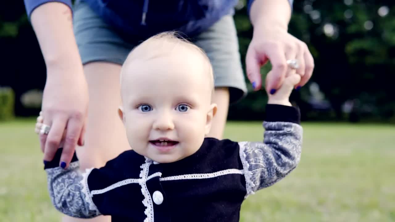 Free Video Stock toddler learning to walk Live Wallpaper