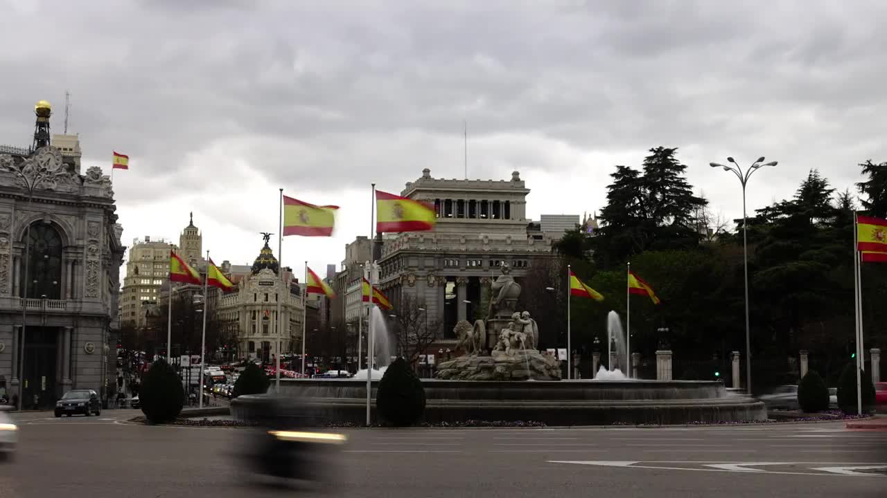 Free Video Stock traffic at a roundabout in spain Live Wallpaper