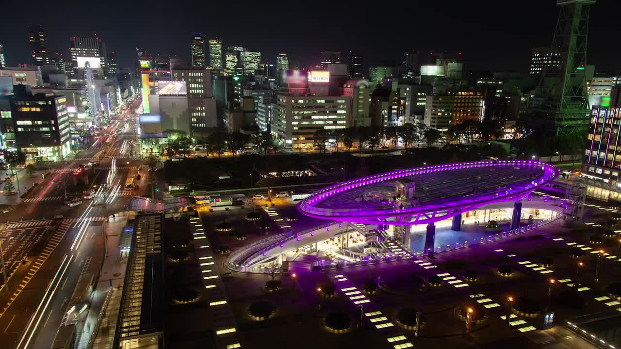 Free Video Stock traffic of a modern and huge city at night Live Wallpaper