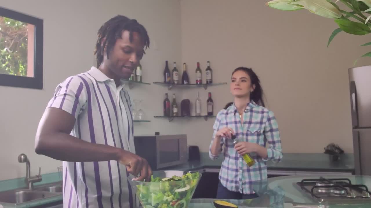 Free Stock Video Vegetarian Couple Preparing Food Live Wallpaper
