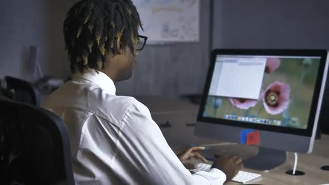 Free Stock Video Young Man In Front Of The Computer In An Office Smalllive Wallpaper
