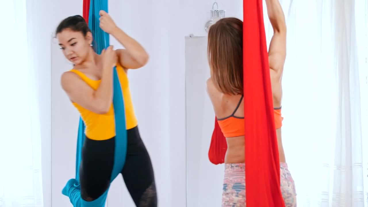 Free Stock Video Women Doing Aerial Dance With Fabrics Live Wallpaper
