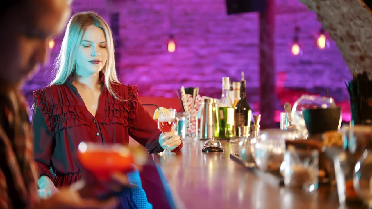 Free Stock Video Woman In A Bar Turns To See A Distracted Man Live Wallpaper