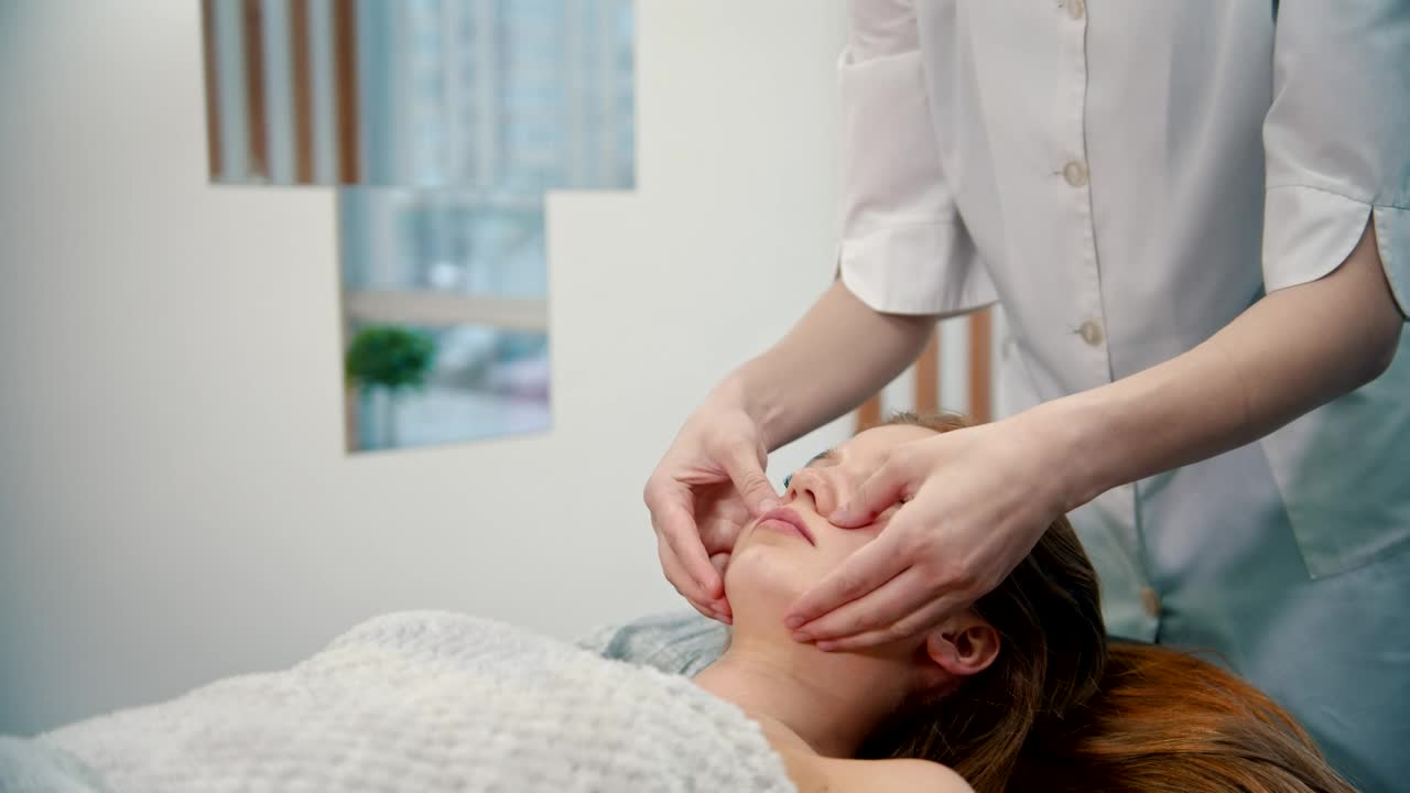 Free Stock Video Woman Getting A Face Massage In A Spa Live Wallpaper